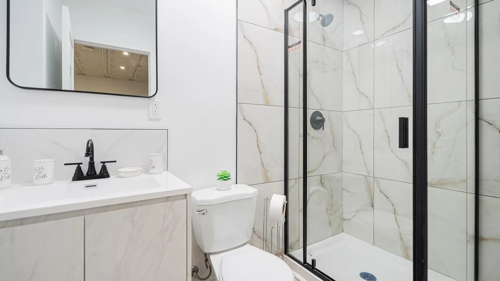 Room N1 In A Shared Apartment In Downtown Montreal 0*,  Canada