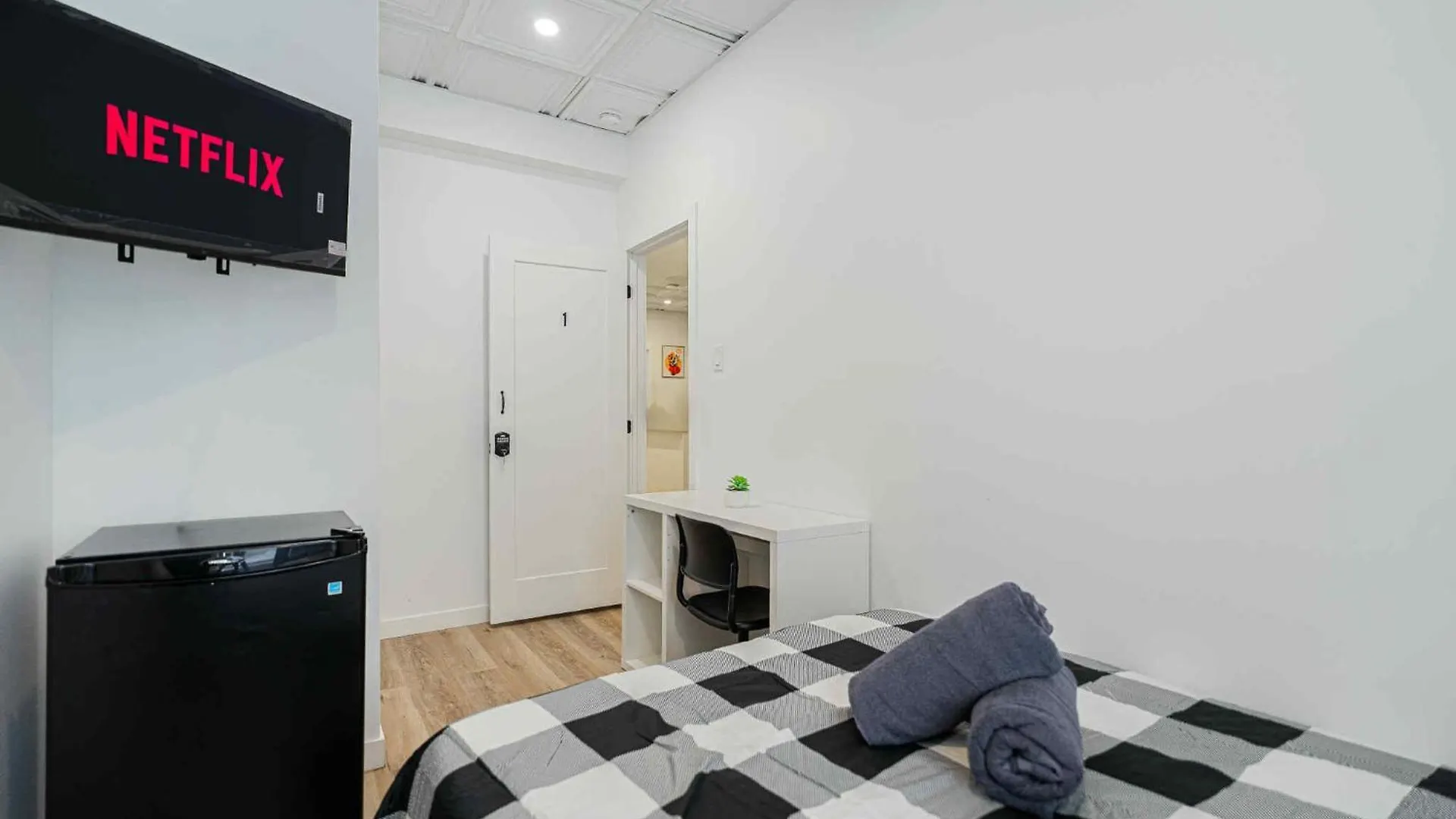 Room N1 In A Shared Apartment In Downtown Montreal 0*,