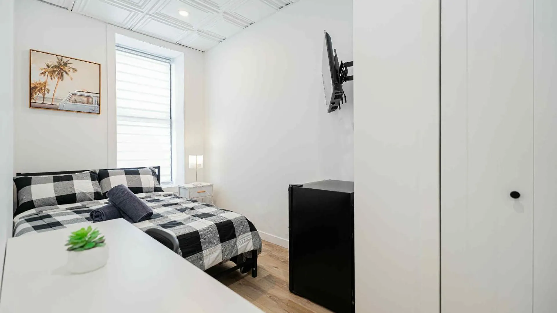 Room N1 In A Shared Apartment In Downtown Montreal